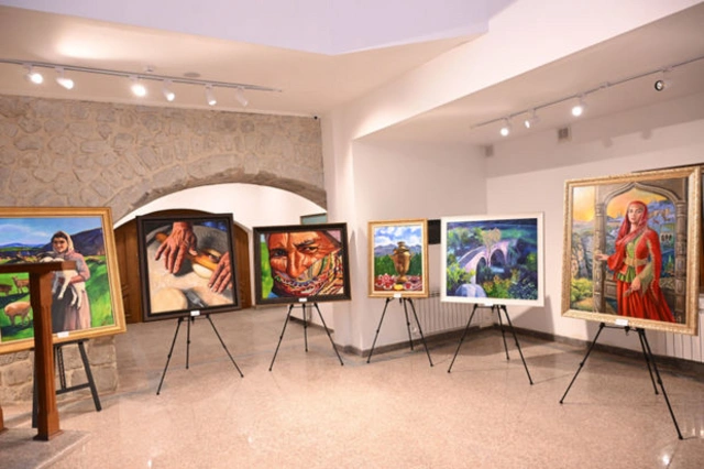 В рамках Международного фестиваля "Харыбюльбюль" открылась выставка "Карабахнаме" - ФОТО